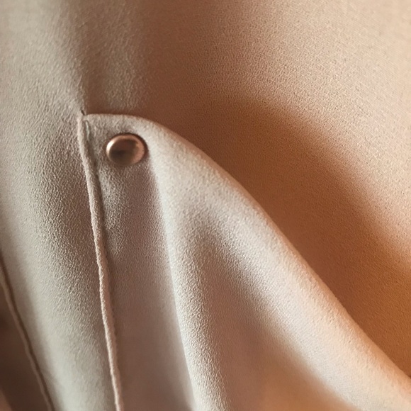 🔥 2/$10 🔥 H&M blouse - Picture 3 of 3